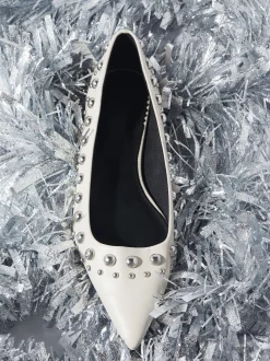 PARFOIS Raffinierter Modeschmuck|Kurze Ohrringe>Ballerina Mit Metallnieten Weib