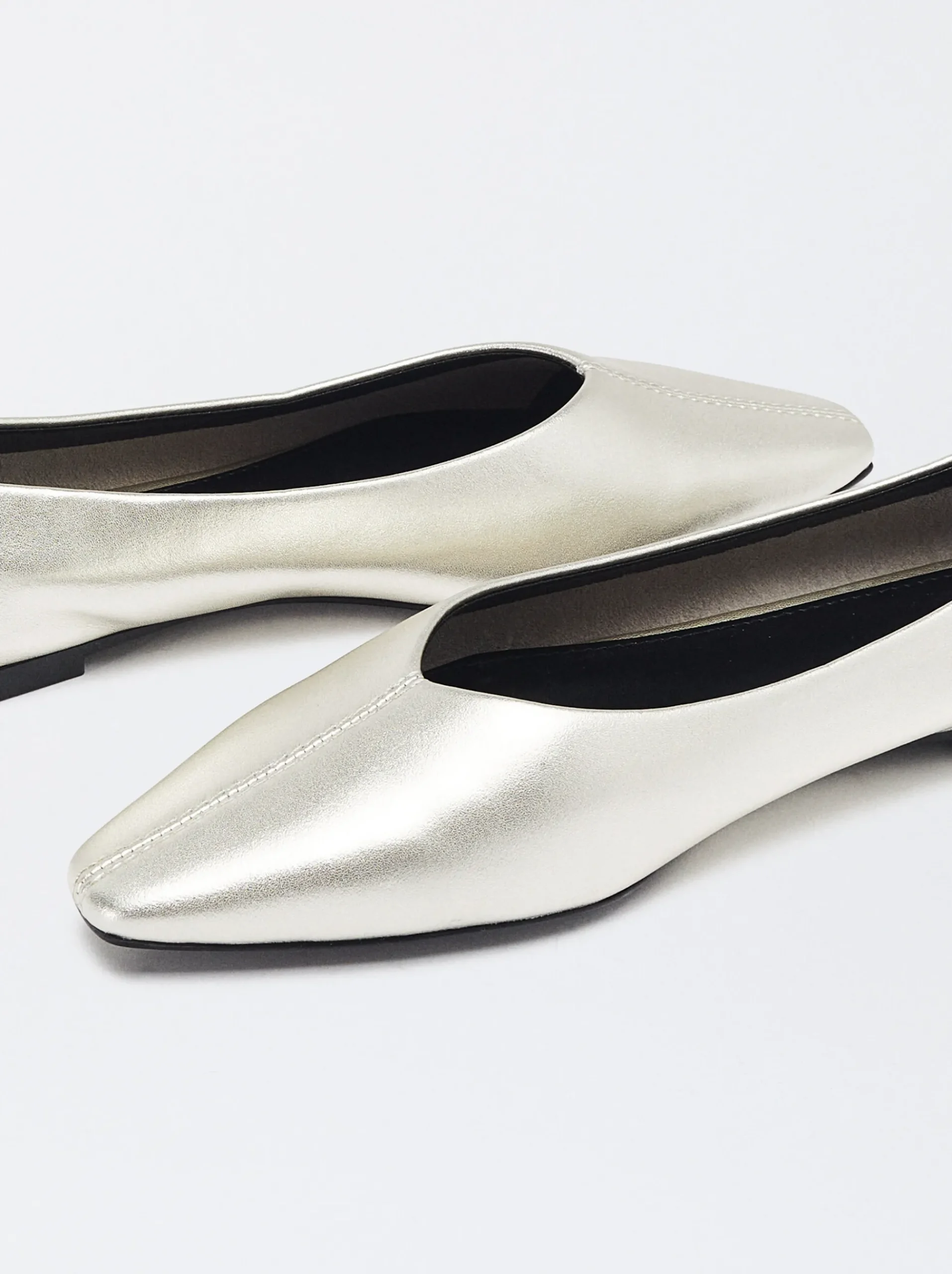 PARFOIS Raffinierter Modeschmuck|Kurze Ohrringe>Ballerinas Aus Metallic-Leder Golden