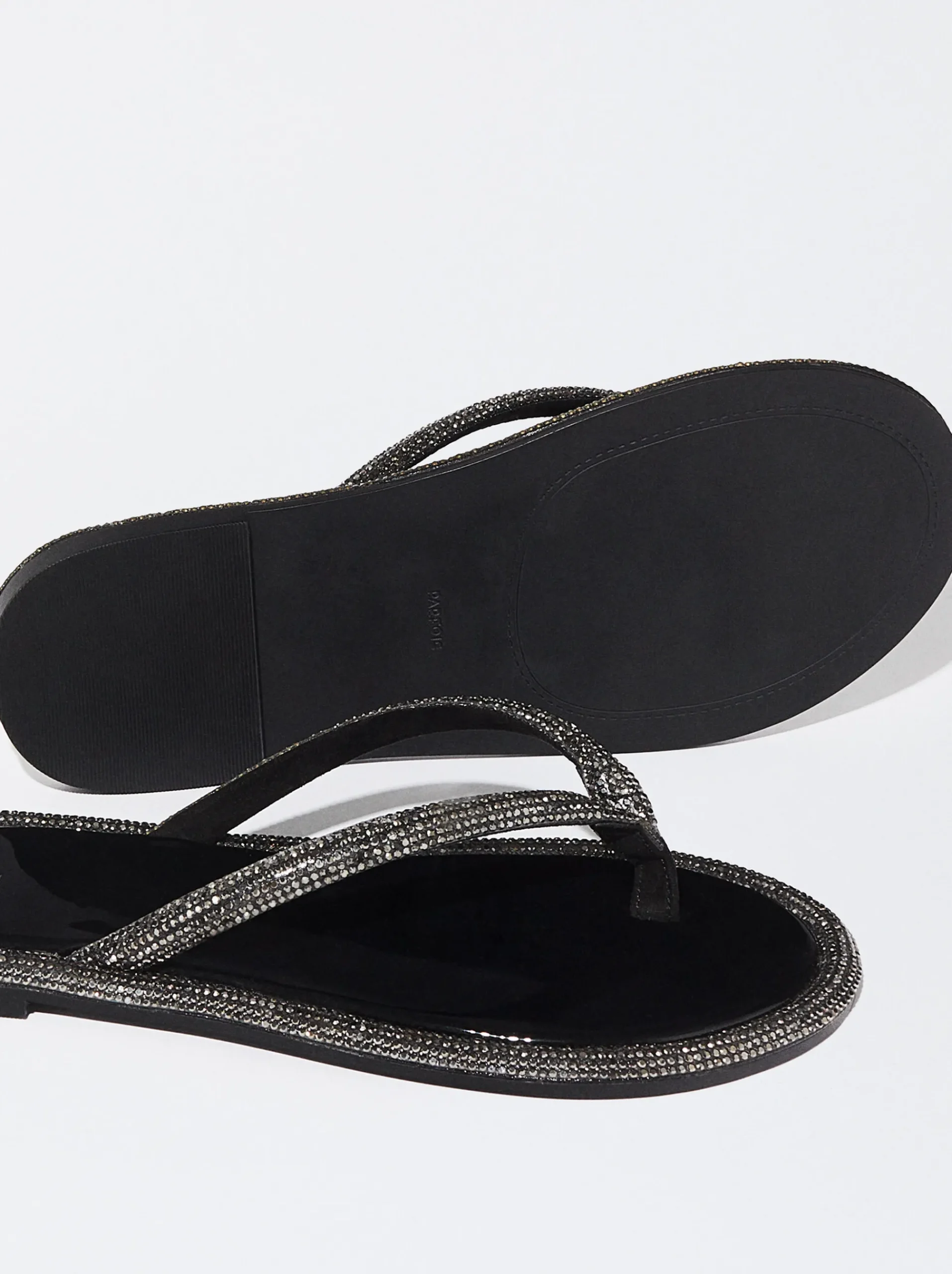 PARFOIS Raffinierter Modeschmuck|Lange Ohrringe>Flache Glitzer-Sandalen Schwarz