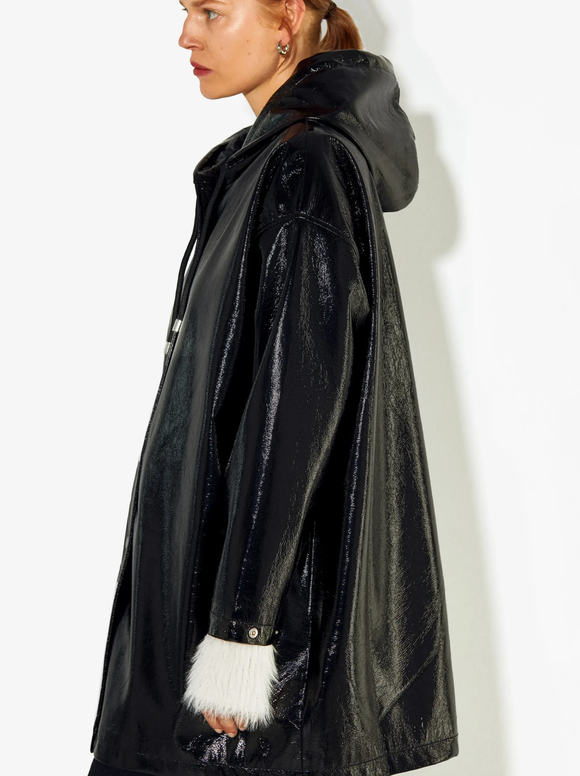 PARFOIS Raffinierter Modeschmuck|Kurze Ohrringe>Online Exclusive - Parka In Lackoptik Mit Kapuze Schwarz
