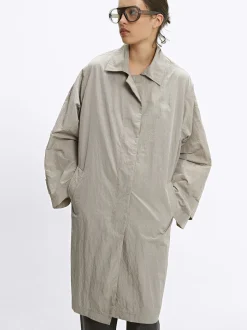 PARFOIS Raffinierter Modeschmuck|Kurze Ohrringe>Parka Mit Glanzeffekt Grau