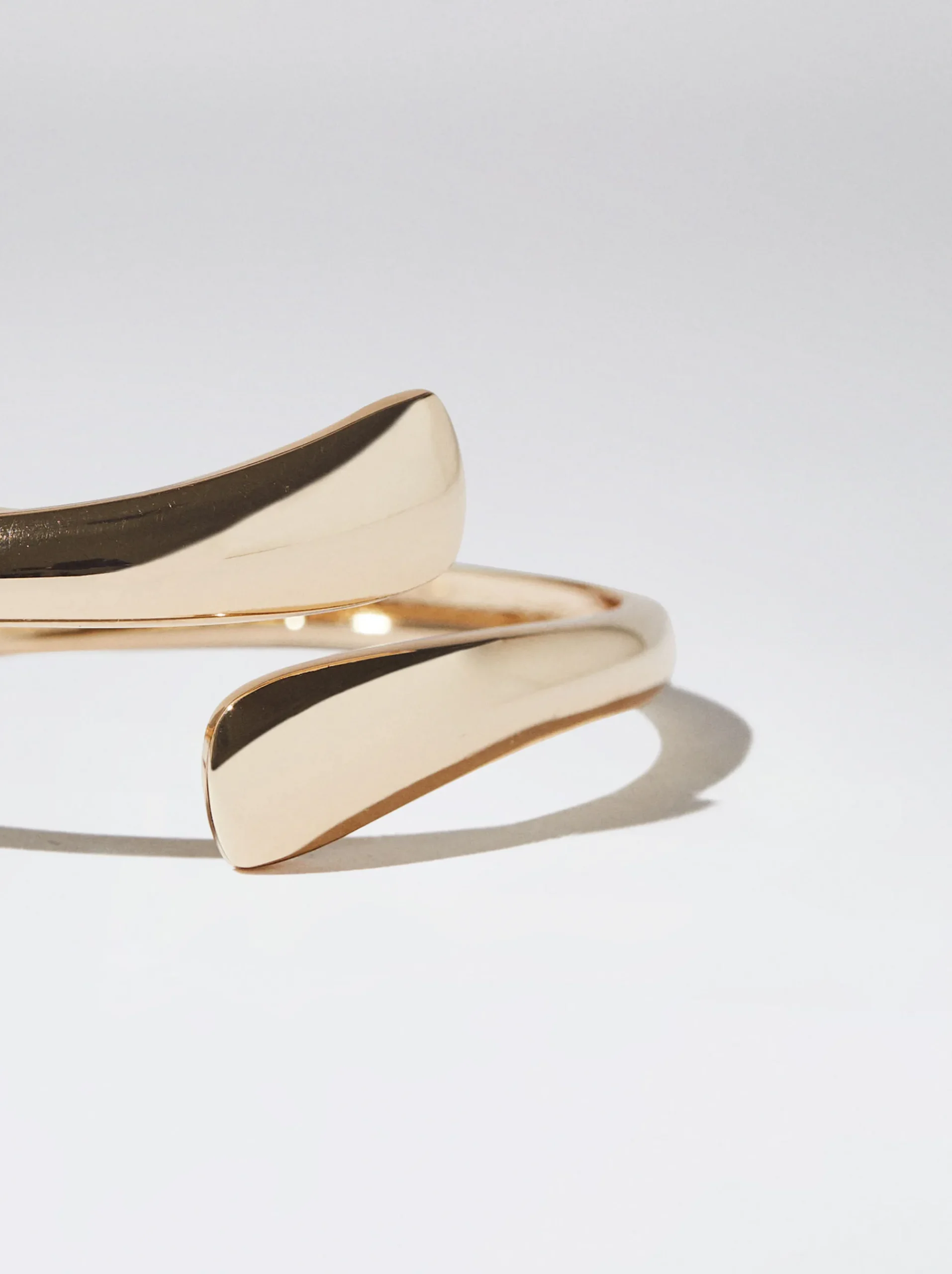 PARFOIS Trend Collection|Kurze Ohrringe>Steifes es Armband Golden